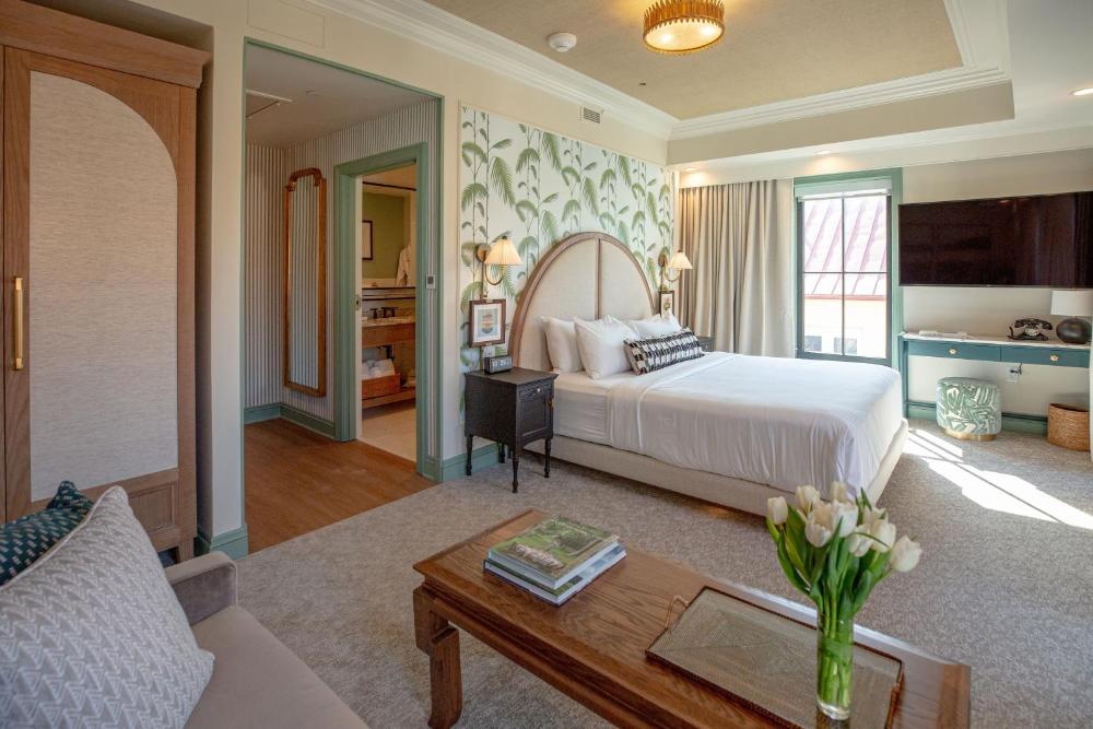 Deluxe Single Room with Balcony interior